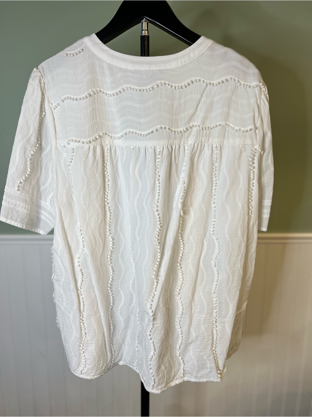 Like New- Draper James White Embroidered Button-Front Blouse. Size XXL - Picture 2 of 9